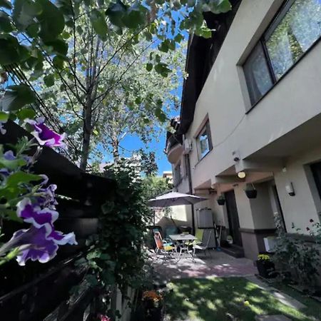 Vila Luminoasa Cu Curte Privata Bucharest Exterior photo