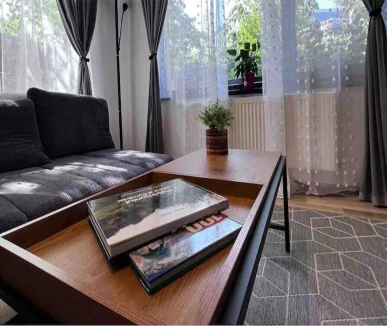 Vila Luminoasa Cu Curte Privata Bucharest Exterior photo