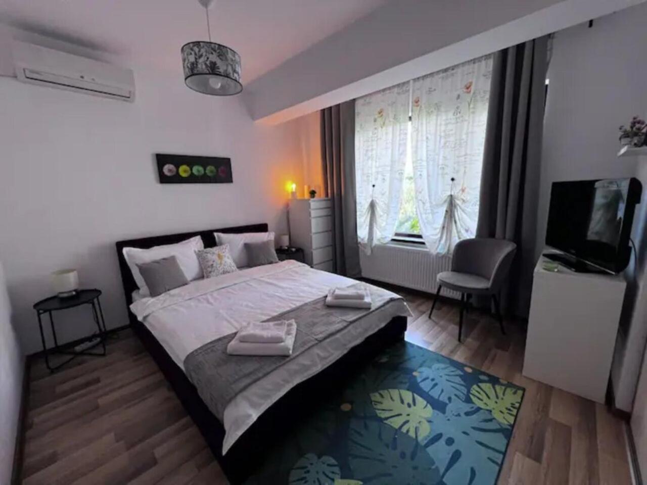 Vila Luminoasa Cu Curte Privata Bucharest Exterior photo