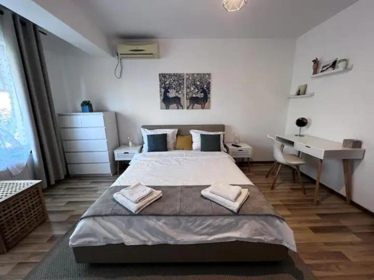 Vila Luminoasa Cu Curte Privata Bucharest Exterior photo