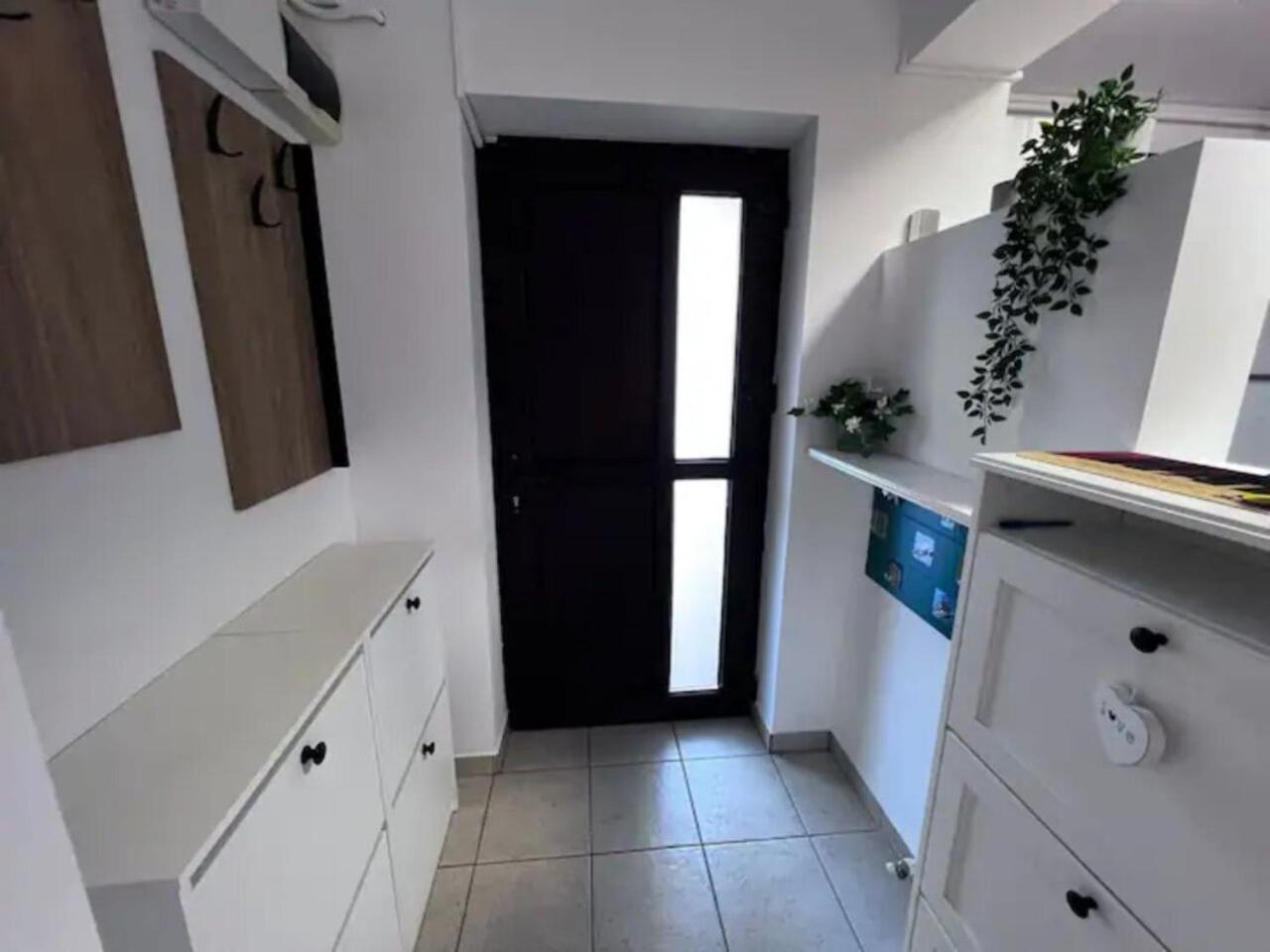 Vila Luminoasa Cu Curte Privata Bucharest Exterior photo