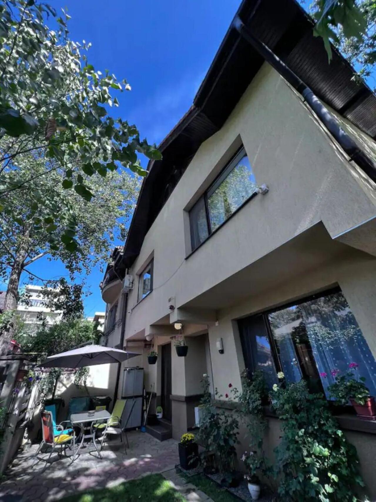 Vila Luminoasa Cu Curte Privata Bucharest Exterior photo
