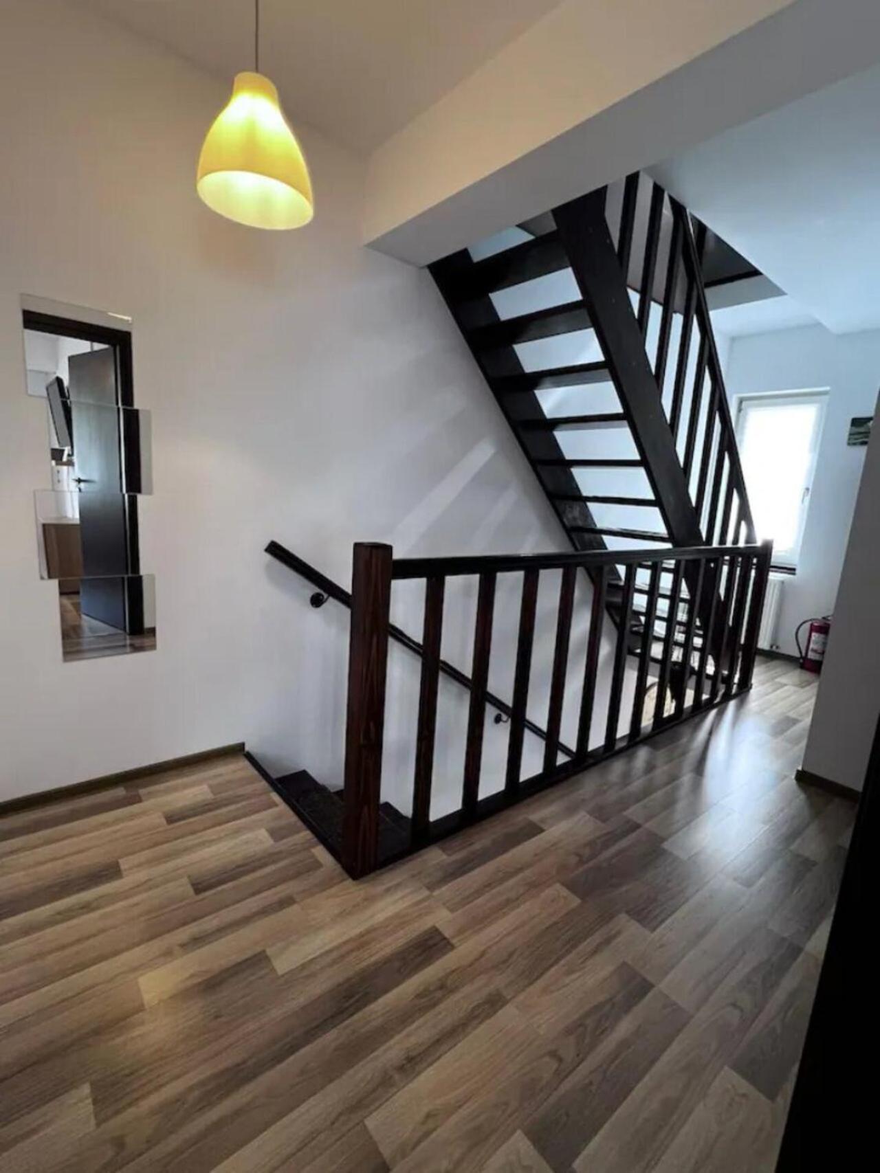 Vila Luminoasa Cu Curte Privata Bucharest Exterior photo